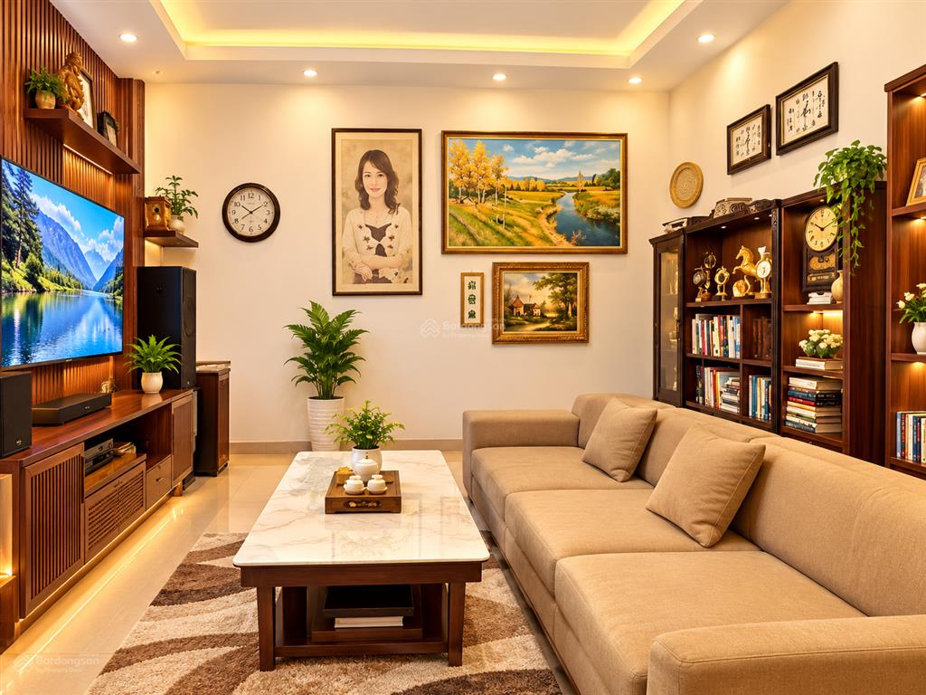  bán nhà phân lô hoàng cầu, 2 oto tránh 20 m ra đường la thành voi phục 63m2 x5t, mt 5 m, 27 tỷ