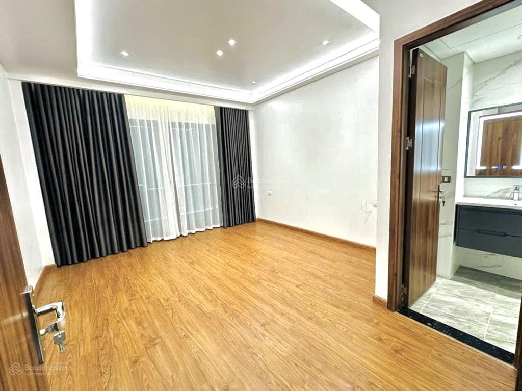  bán nhà đẹp tôn đức thắng, ngõ ba gác  thông kd, thang máy, ở sướng, 35 m x 7 t giá 11,9 tỷ