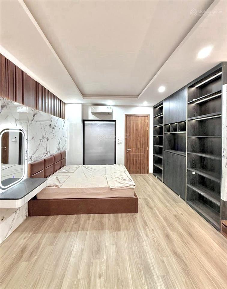 Chủ nhà mua nhà to hơn nên bán gấp căn nhà phân lô phố trần quốc hoàn, cầu giấy, 50m2 x 5t,giá 16ty