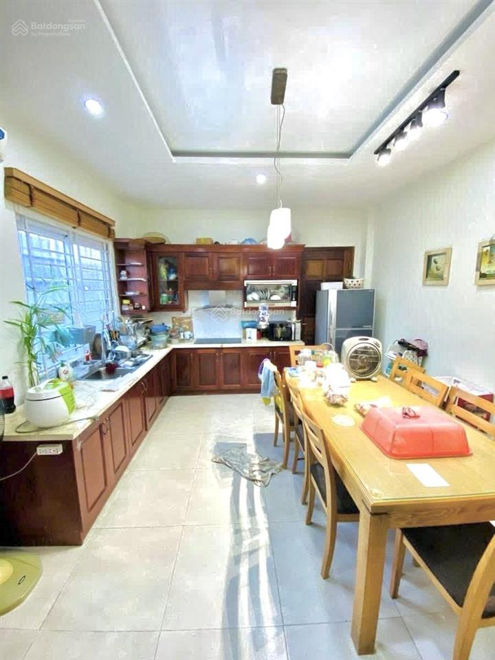 Chủ nhà mua nhà to hơn nên bán gấp căn nhà phân lô phố trần quốc hoàn, cầu giấy, 50m2 x 5t,giá 16ty