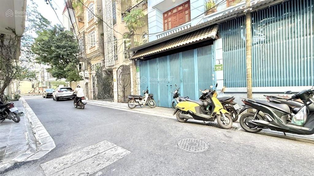  bán nhà pl hoàng quốc việt, 2 ô tô tránh vỉa hè rộng, kdvp, 7 chỗ vào nhà, dân trí cao, 49m2 x5t
