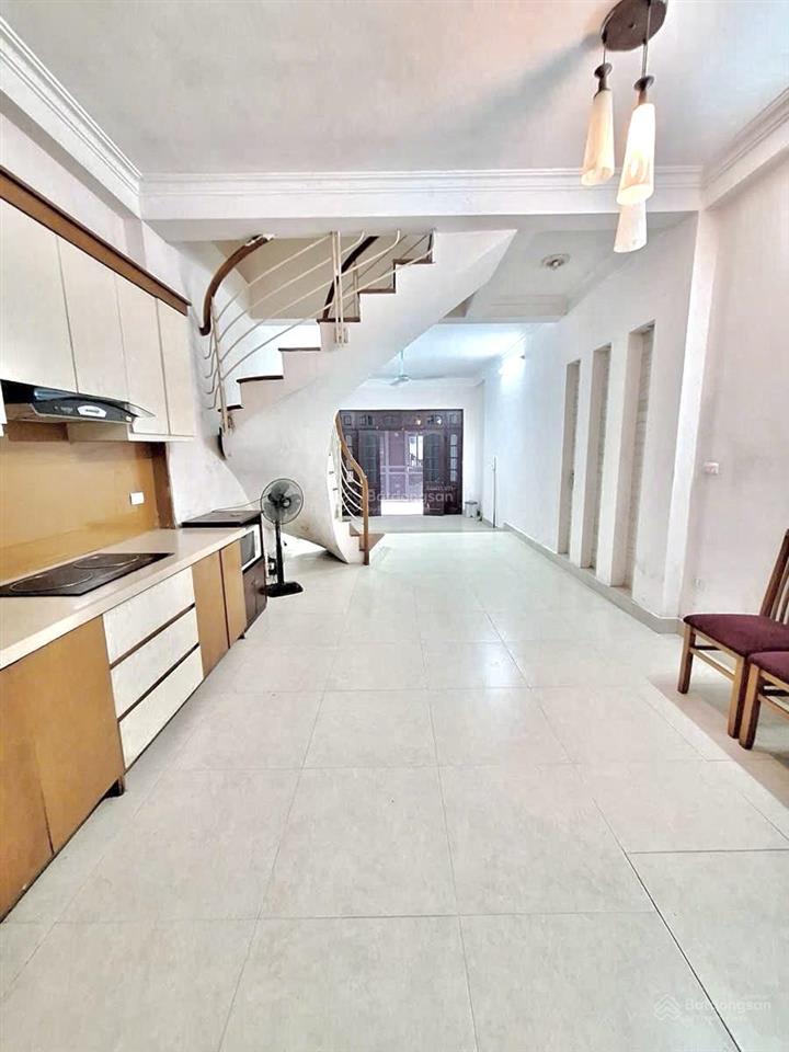  bán nhà pl hoàng quốc việt, 2 ô tô tránh vỉa hè rộng, kdvp, 7 chỗ vào nhà, dân trí cao, 49m2 x5t