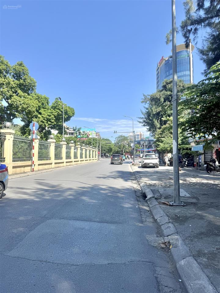  bán nhà pl hoàng quốc việt, 2 ô tô tránh vỉa hè rộng, kdvp, 7 chỗ vào nhà, dân trí cao, 49m2 x5t