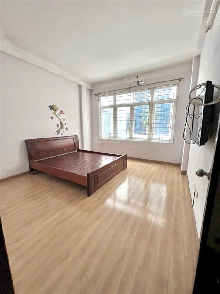 bán nhà pl hoàng quốc việt, 2 ô tô tránh vỉa hè rộng, kdvp, 7 chỗ vào nhà, dân trí cao, 49m2 x5t