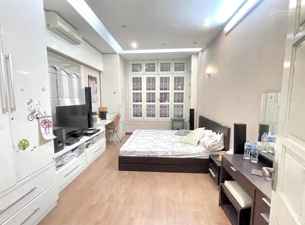 Bán nhà phân lô nguyễn chí thanh, hàng xóm các trường đh, 7 chỗ vào nhà, kdvp, ô chờ thang máy