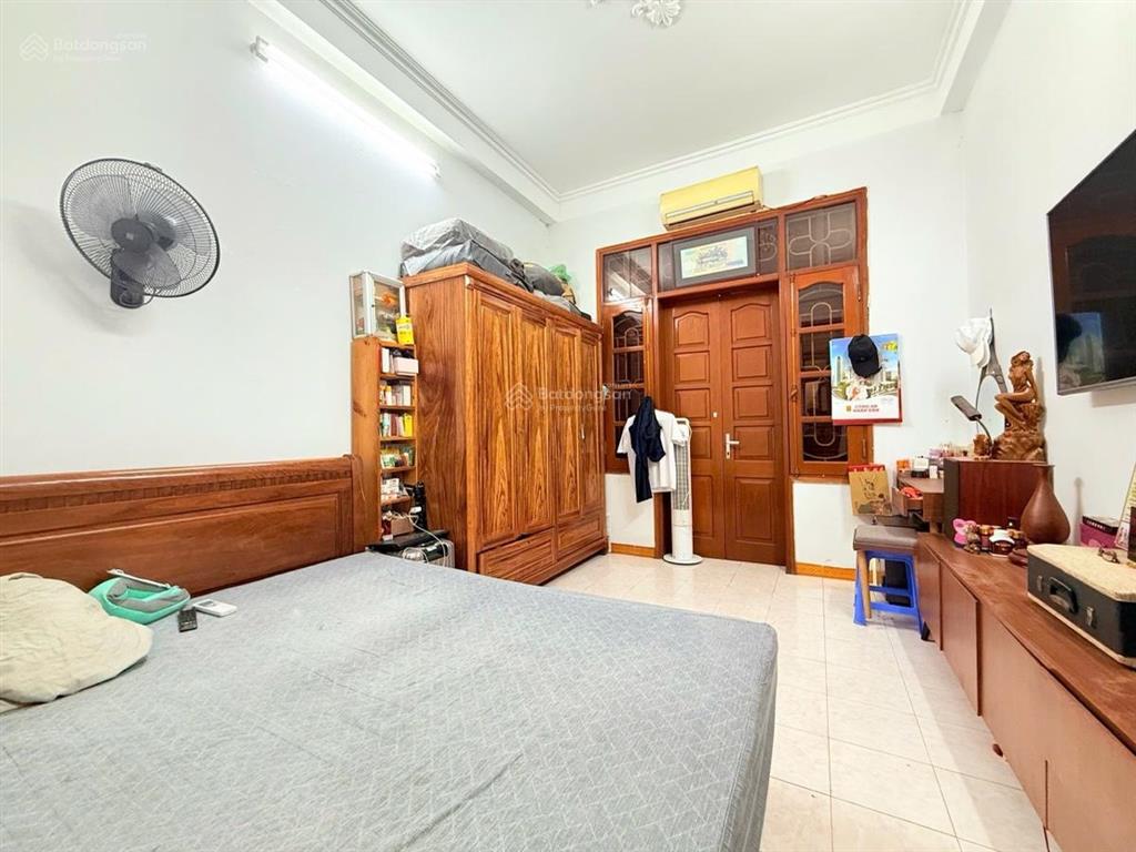Bán nhà phân lô hoàng cầu, đống đa, oto tránh, kdvp, ngõ thông, 7 chỗ vào nhà, dân trí cao