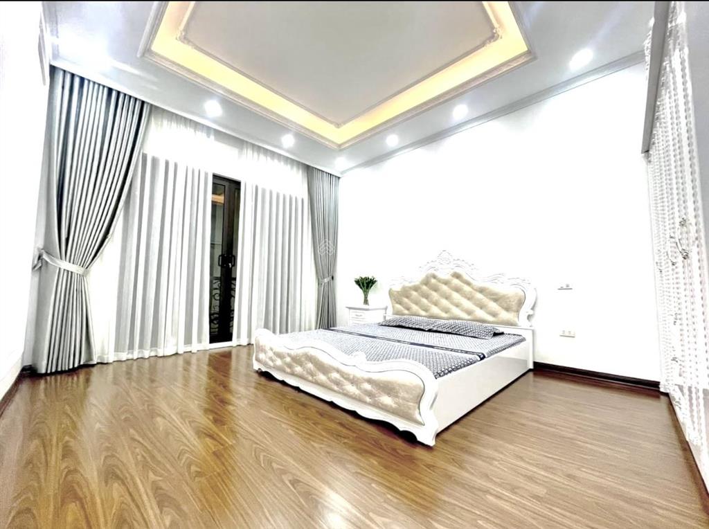 Bán nhà pl tây sơn, oto 7 chỗ vào nhà, kd vp, spa, ô chờ thang máy, 43m2 x5 tầng, mt 4.3m giá 16 ty