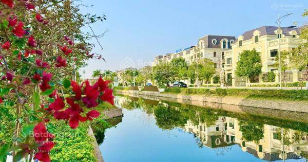 Bán căn 2n + 1 giá tốt chỉ 6.0xx đã gồm thuế + phí + 5%.  em thảo để xem nhà thực tế