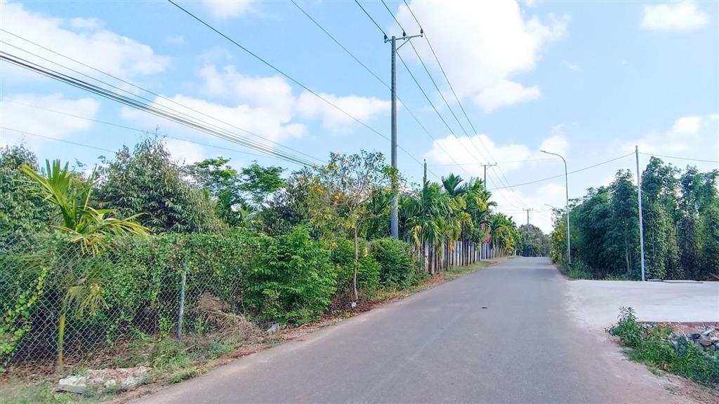 Bán 4,6 hecta 400 thổ cư gần tp bà rịa mặt tiền 354 m chỉ 1,5 triệu /m2 |  0375 159 ***