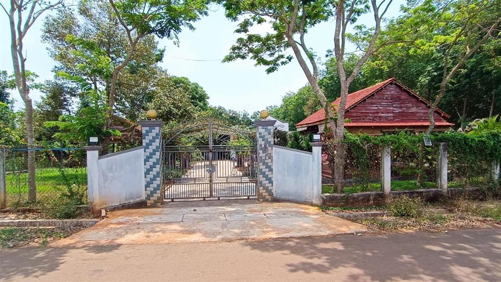 Nhà vườn 4000m2 giá 6,5 tỷ có 350m2 ont có nhà, vườn, nhà gỗ khu dân cư vị trí siêu đẹp giá trị cao
