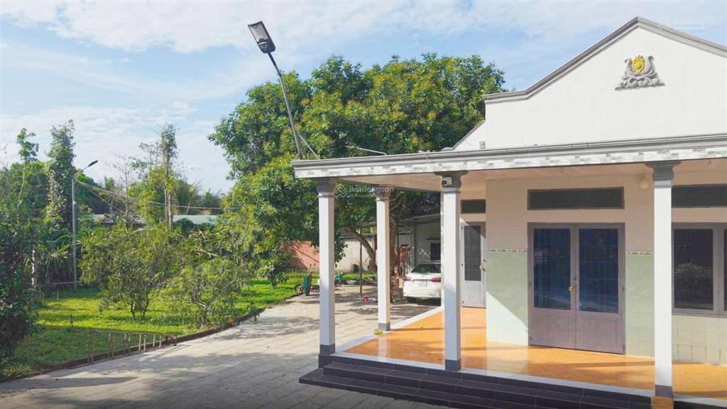 Nhà vườn 4000m2 giá 6,5 tỷ có 350m2 ont có nhà, vườn, nhà gỗ khu dân cư vị trí siêu đẹp giá trị cao