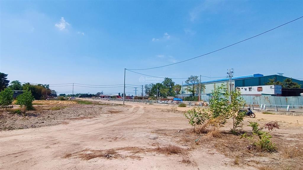 Đất 5700 m2 có 600 tc giá 8,5 triệu /m2 cạnh khu công nghiệp 3 phú mỹ full hồng đất qh 2 mặt tiền