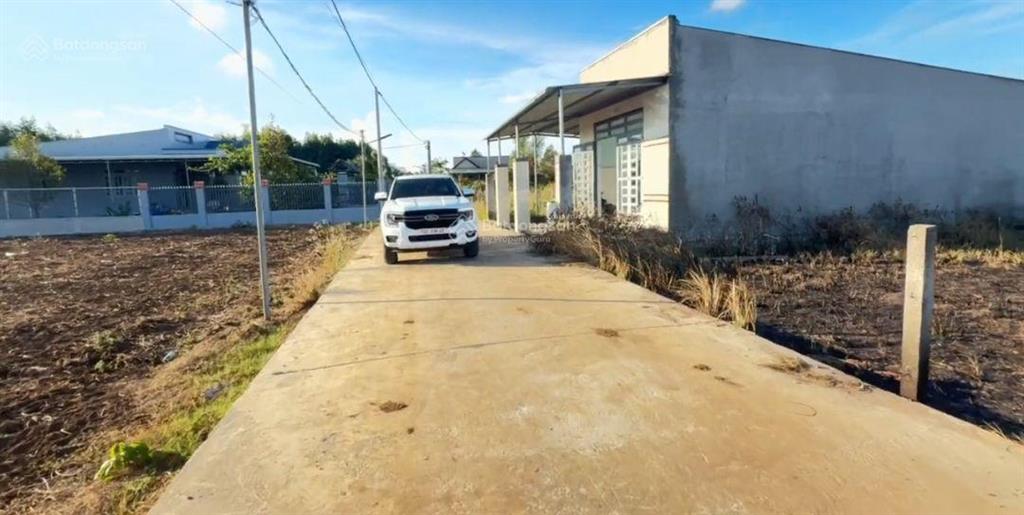 1,75 tỷ có căn nhà đẹp gần cty dongin , cạnh tl 52 và trung tâm hành chính xã view cánh đồng