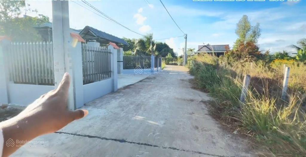 1,75 tỷ có căn nhà đẹp gần cty dongin , cạnh tl 52 và trung tâm hành chính xã view cánh đồng