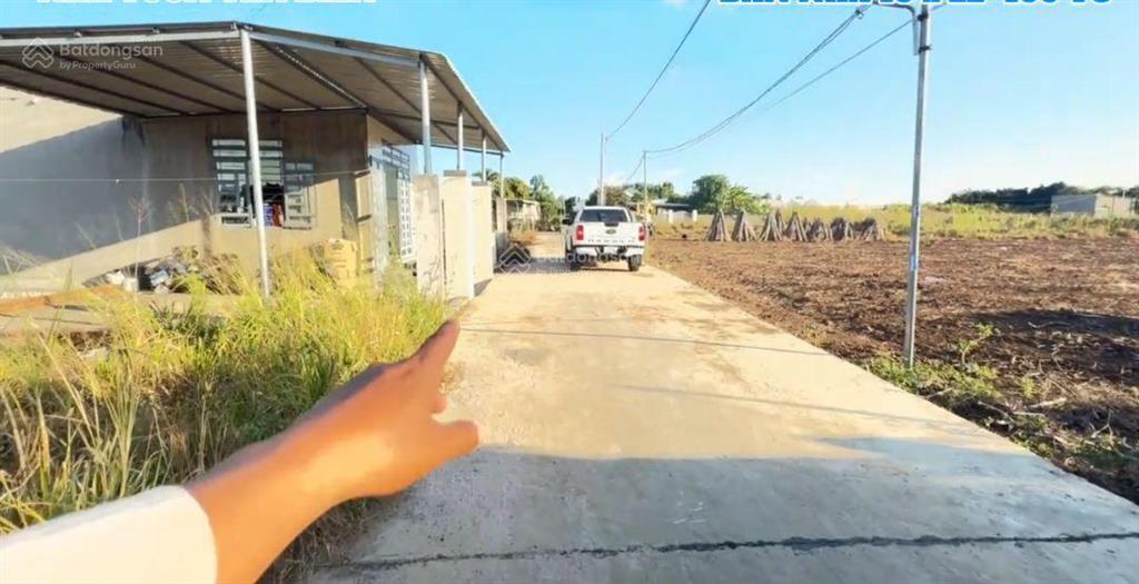 1,75 tỷ có căn nhà đẹp gần cty dongin , cạnh tl 52 và trung tâm hành chính xã view cánh đồng