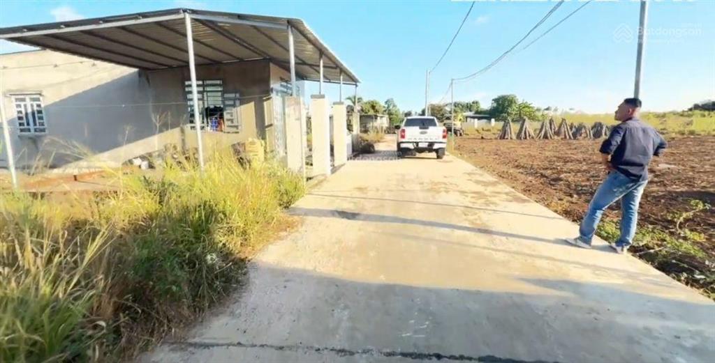 1,75 tỷ có căn nhà đẹp gần cty dongin , cạnh tl 52 và trung tâm hành chính xã view cánh đồng