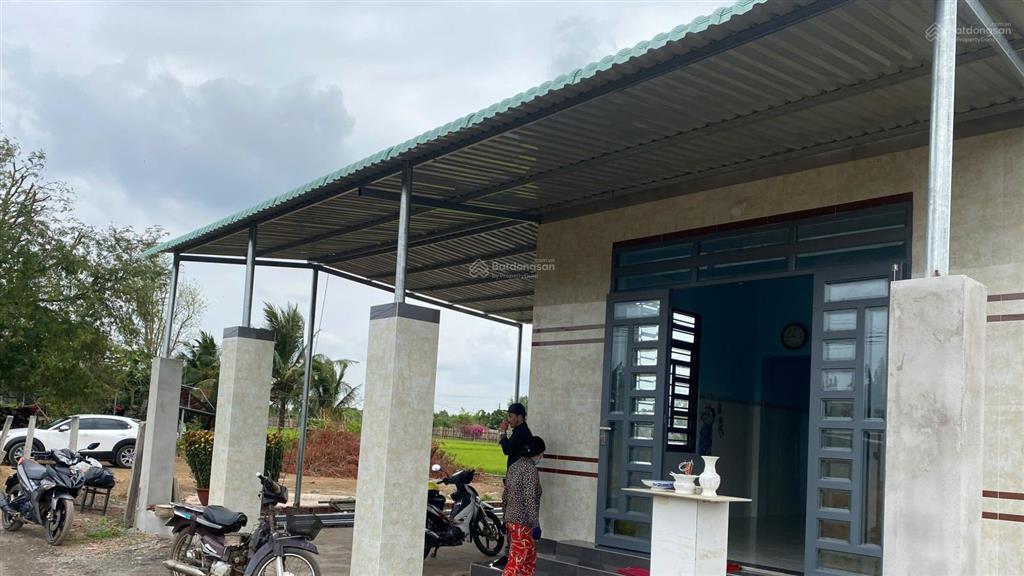 1,75 tỷ có căn nhà đẹp gần cty dongin , cạnh tl 52 và trung tâm hành chính xã view cánh đồng