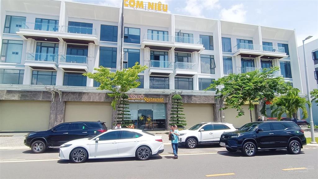Căn shophouse giảm 5,85 tỷ 1 trệt 3 lầu kcn sonadezi châu đức dt 7x34m full thổ cư siêu giá trị