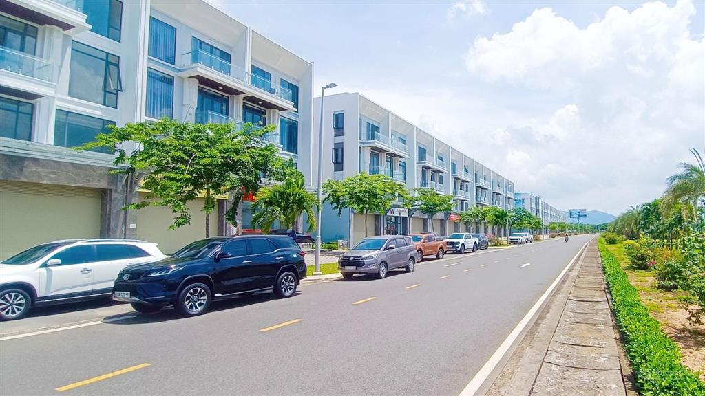 Căn shophouse giảm 5,85 tỷ 1 trệt 3 lầu kcn sonadezi châu đức dt 7x34m full thổ cư siêu giá trị