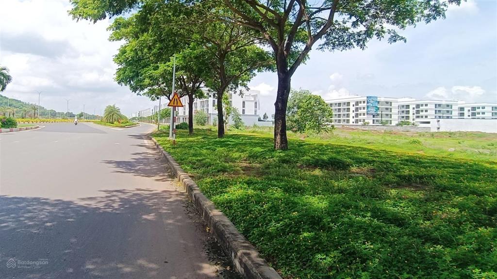 Căn shophouse giảm 5,85 tỷ 1 trệt 3 lầu kcn sonadezi châu đức dt 7x34m full thổ cư siêu giá trị