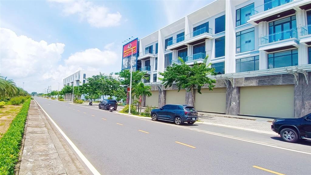 Căn shophouse giảm 5,85 tỷ 1 trệt 3 lầu kcn sonadezi châu đức dt 7x34m full thổ cư siêu giá trị