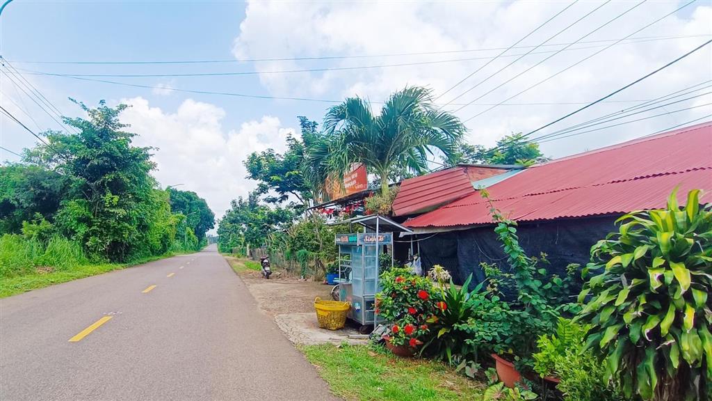 Nhà vườn 2 mặt tiền đường 188m dt 7700 m2 có 120 tc |giá 10 tỷ vị trí đẹp đường rộng rãi siêu vip