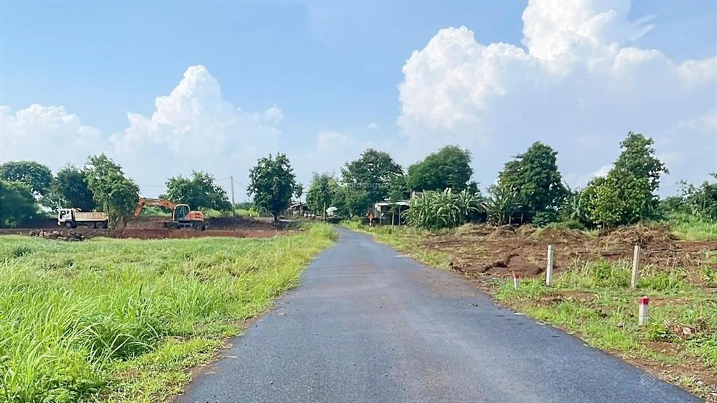 Bán 10.000 m2 (1000m2 tc) đường nhựa khu dân cư, giá 10,5 tỷ vị trí đẹp đầu tư cực kì hiệu quả