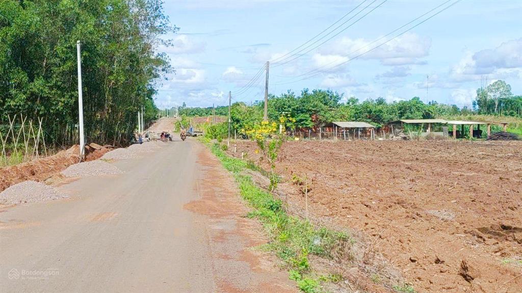 8368 m2, 600m2 tc & mặt tiền 95.6m, giá 12 tỷ, đường nhựa rộng rãi khu dân cư cực kì đẹp tiềm năng