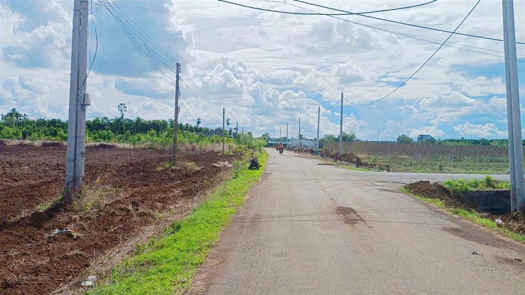 8368 m2, 600m2 tc & mặt tiền 95.6m, giá 12 tỷ, đường nhựa rộng rãi khu dân cư cực kì đẹp tiềm năng