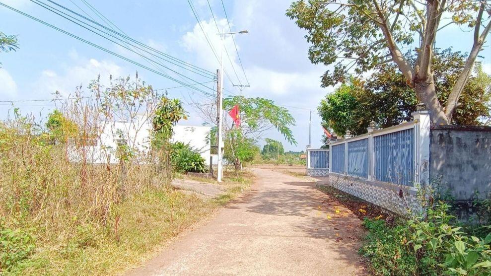 8600 m2 mặt tiền 120 m, giá 24 tỷ, vị trí đẹp cạnh ngã 4 lê hồng phong ngãi giao có đầu tư đa nghề