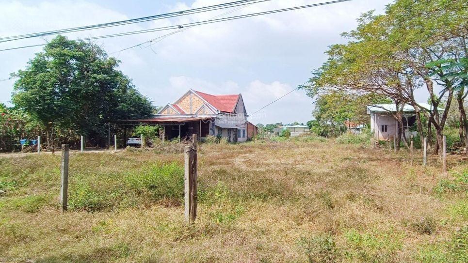 8600 m2 mặt tiền 120 m, giá 24 tỷ, vị trí đẹp cạnh ngã 4 lê hồng phong ngãi giao có đầu tư đa nghề