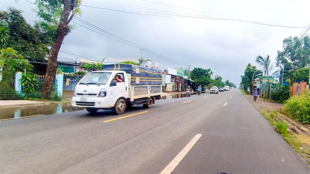 Mt ql 56 xã kim long, 12 tỷ, dt 1400 m2 & mt 25 m (200 tc). cách tttm 500 m, kinh doanh đa nghề tốt