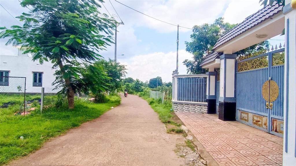 Đất trung tâm xã ngãi giao 1626m2 & 25m mặt tiền|giá 2,6 tỷ vị trí đẹp mặt tiền hướng đông