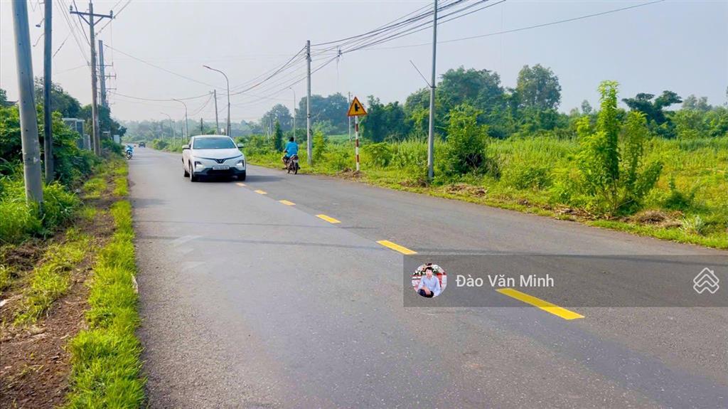 Đất 2 mặt tiền 101 m2000 m2|giá 4,4 tỷ có 100 tc gần dự án 800 hecta và nút giao cao tốc siêu vip
