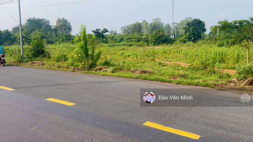 Đất 2 mặt tiền 101 m2000 m2|giá 4,4 tỷ có 100 tc gần dự án 800 hecta và nút giao cao tốc siêu vip