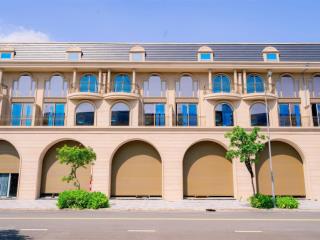 Bán nhà phố thương mại mặt tiền đường khoảng lộ giới 30m, đã có sổ hồng riêng