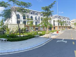 Xuất hiện siêu phẩm nhà mặt công viên tại star central
