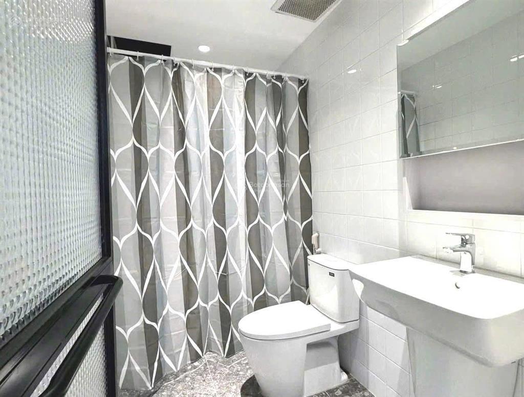 Cho thuê phòng ban công mới toanh 100% ở lê văn sỹ quận 3 giá rẻ t8