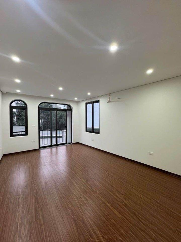 PHỐ NGỌC TRÌ - CỔ LINH, LONG BIÊN, HÀ NỘI - 55M² x 5 TẦNG, THANG MÁY, GIÁ 9.35 TỶ
