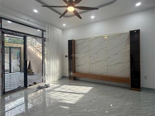 Bán nhà phố 3 tầng có thang máy sân ô tô phước long a hướng đông nam giá 8,7 tỷ