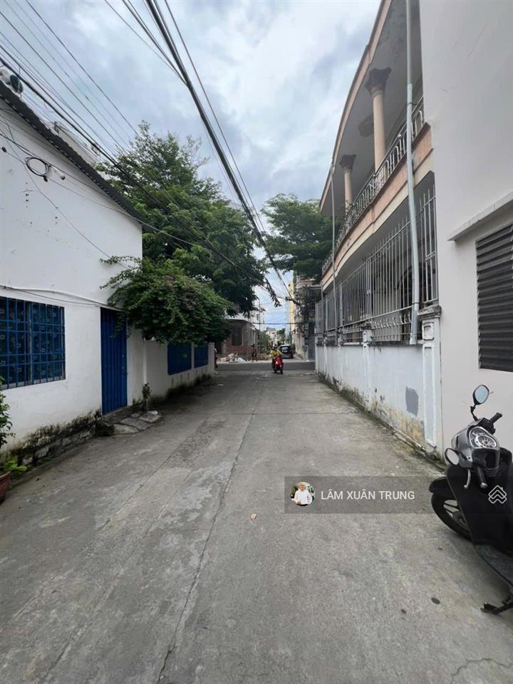 Bán nhà 3 tầng bắc nha trang phan phù tiên 112m2 11 căn hộ cho thuê cách biển 300m