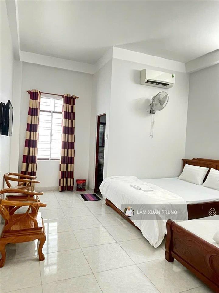 Bán nhà 3 tầng bắc nha trang phan phù tiên 112m2 11 căn hộ cho thuê cách biển 300m