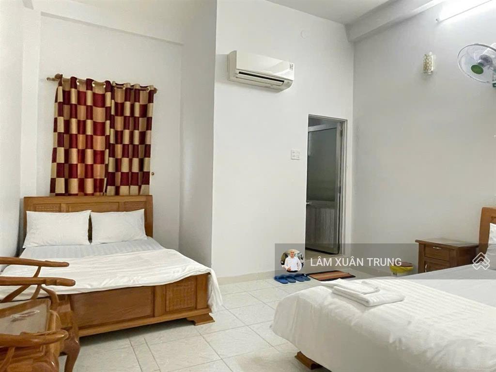 Bán nhà 3 tầng bắc nha trang phan phù tiên 112m2 11 căn hộ cho thuê cách biển 300m