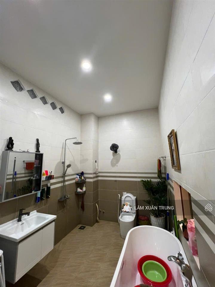 Bán nhà 3 tầng bắc nha trang phan phù tiên 112m2 11 căn hộ cho thuê cách biển 300m