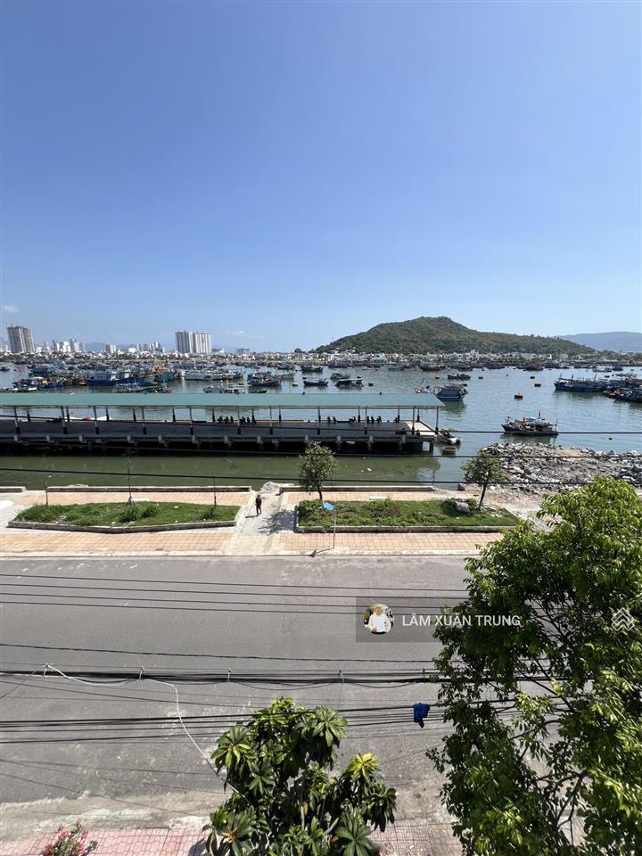 Bán nhà view sông gần biển đường 30m nha trang