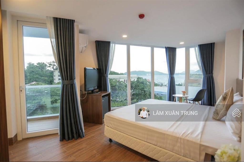 Bán khách sạn mặt tiền trần phú view biển đẹp 7 tầng 27 phòng đang kinh doanh tốt