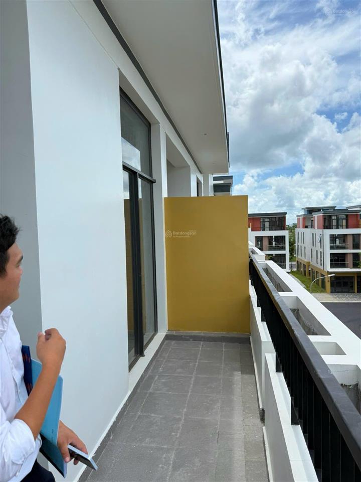Cắt lỗ bán gấp nhà dự án meyhomes gần chợ đêm và sale gallery