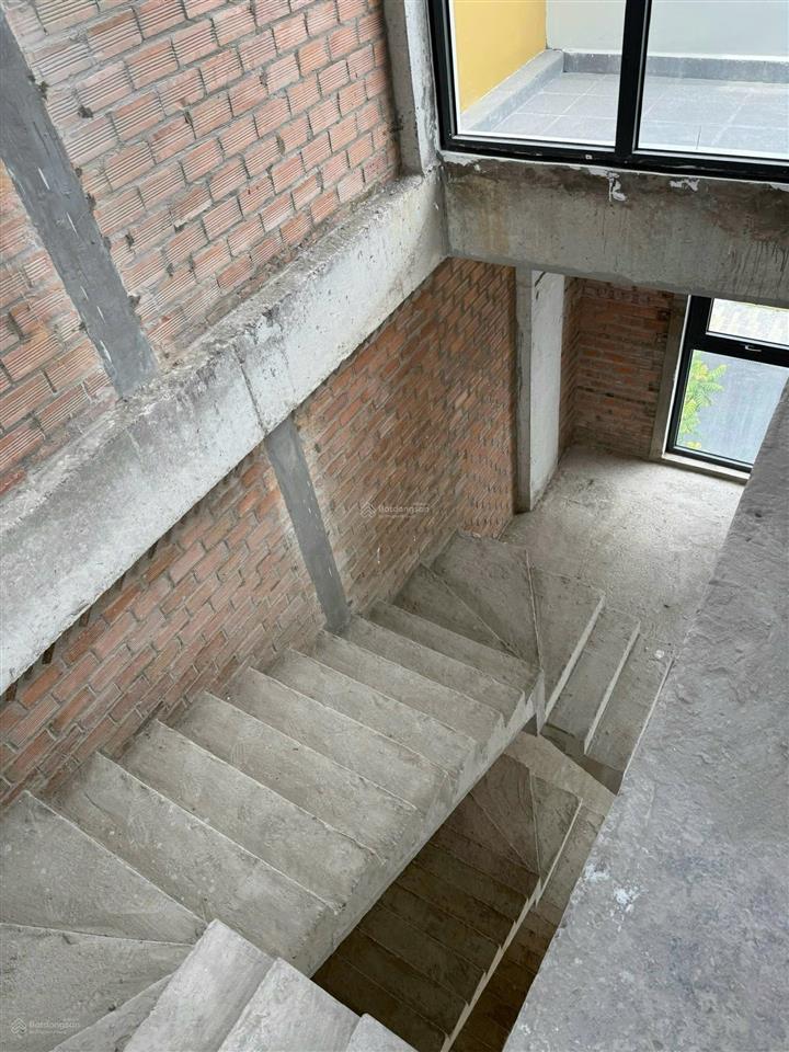 Cắt lỗ bán gấp nhà dự án meyhomes gần chợ đêm và sale gallery