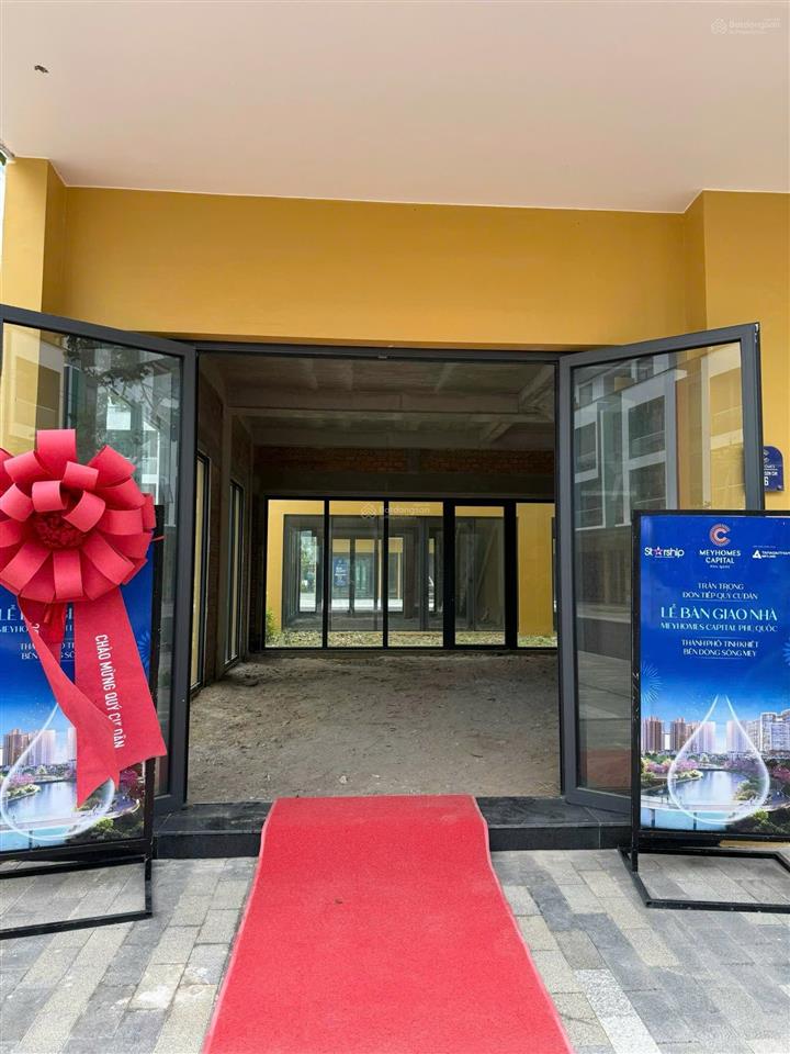 Cắt lỗ bán gấp nhà dự án meyhomes gần chợ đêm và sale gallery
