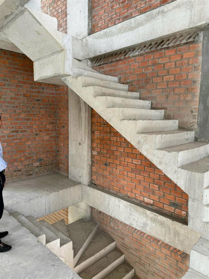 Cắt lỗ bán gấp nhà dự án meyhomes gần chợ đêm và sale gallery